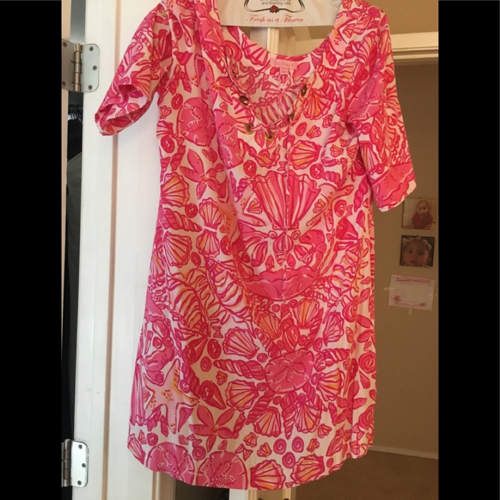 Cute Lilly Pulitzer lace up shift dress pink shell